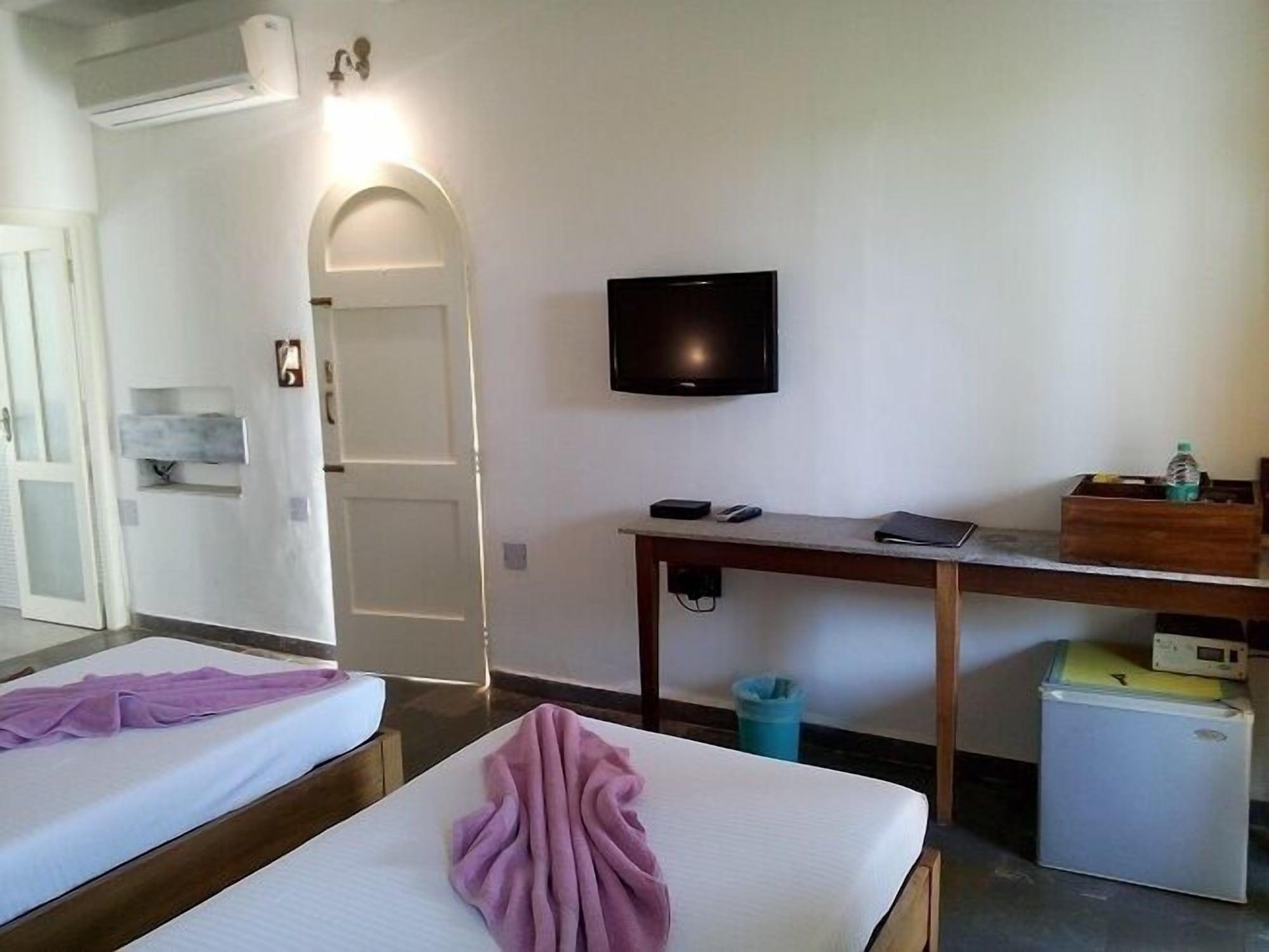 Cavala The Seaside Resort Baga Exterior photo